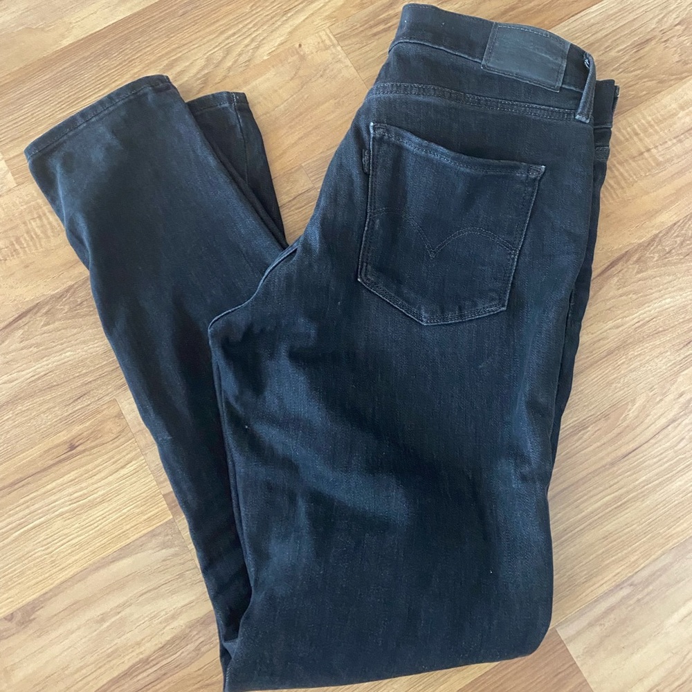 Levi’s black skinny jeans